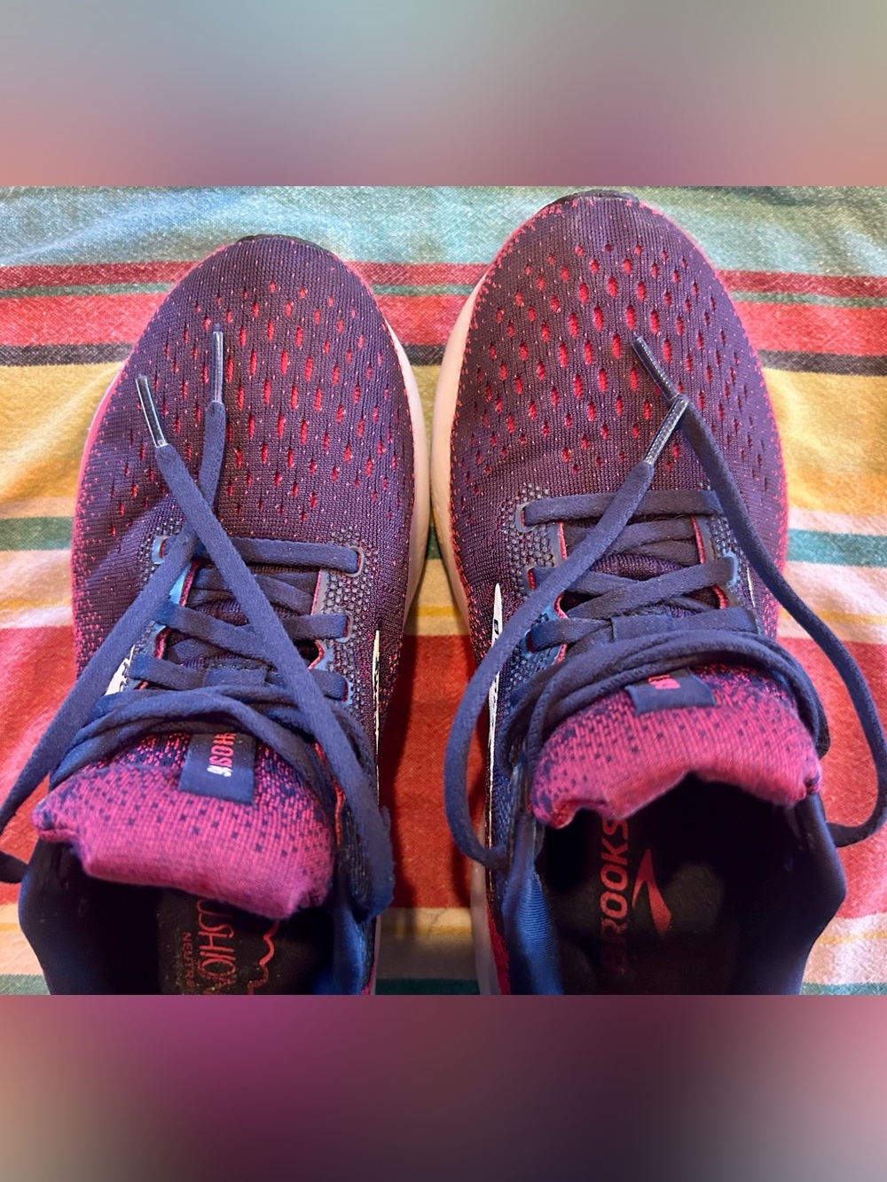 Excellent condition Brooks Ghost 16 pink and blue running shoes, women size 9 - Picture 6 of 9